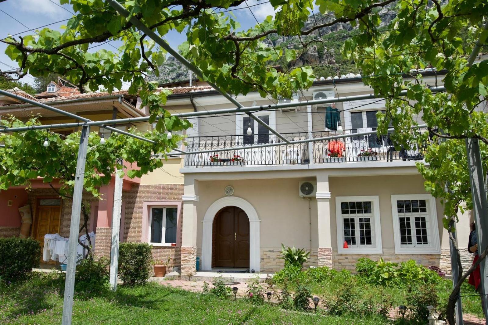 Garden Villa Guni Krujë المظهر الخارجي الصورة